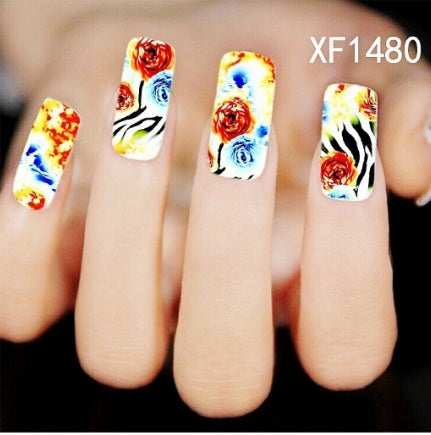 Bloemen en botanische zwarte nagelstickers voor thuisnagels