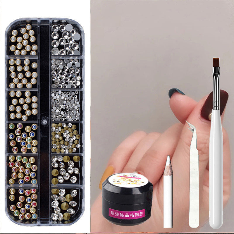 Strass en metalen nagel versieringen voor doe -het -zelf -manicures