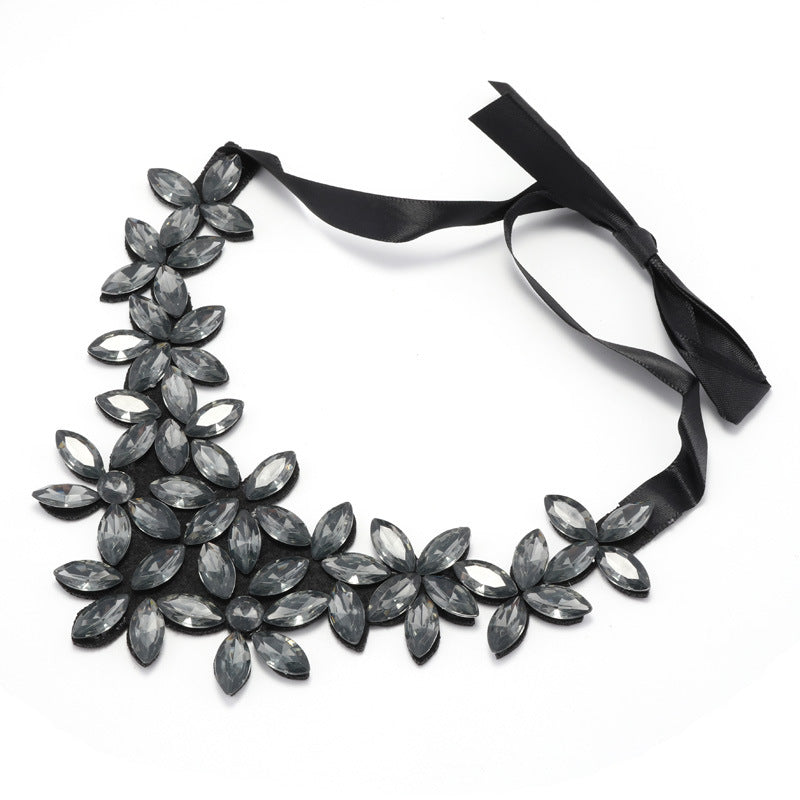 Collier floral en strass