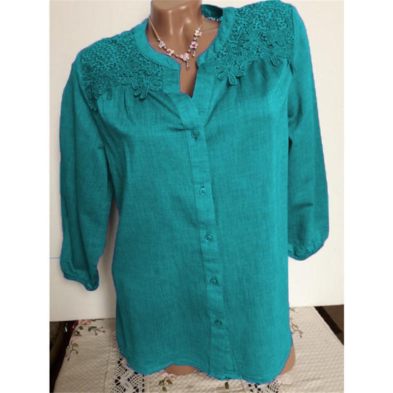 Blusa con botones y bordado de encaje