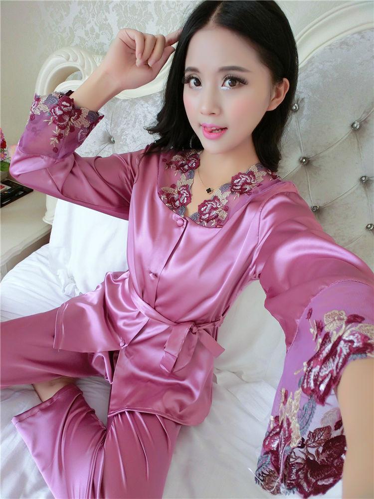 Pyjama-Robe-Set aus Spitze und Satin